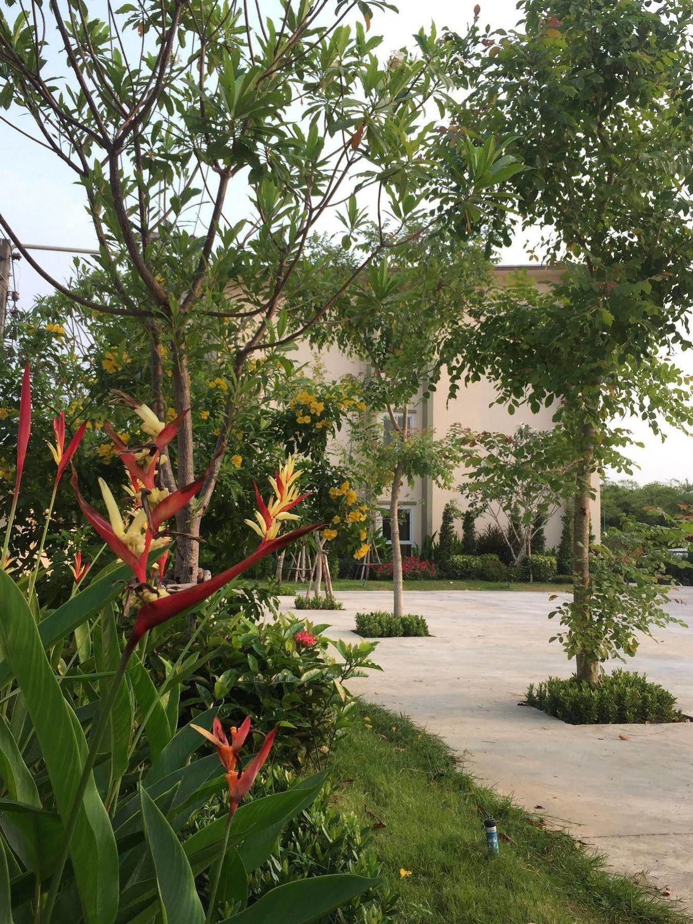 Oyo 306 Paradise Park Laemchabang Si Racha Zewnętrze zdjęcie